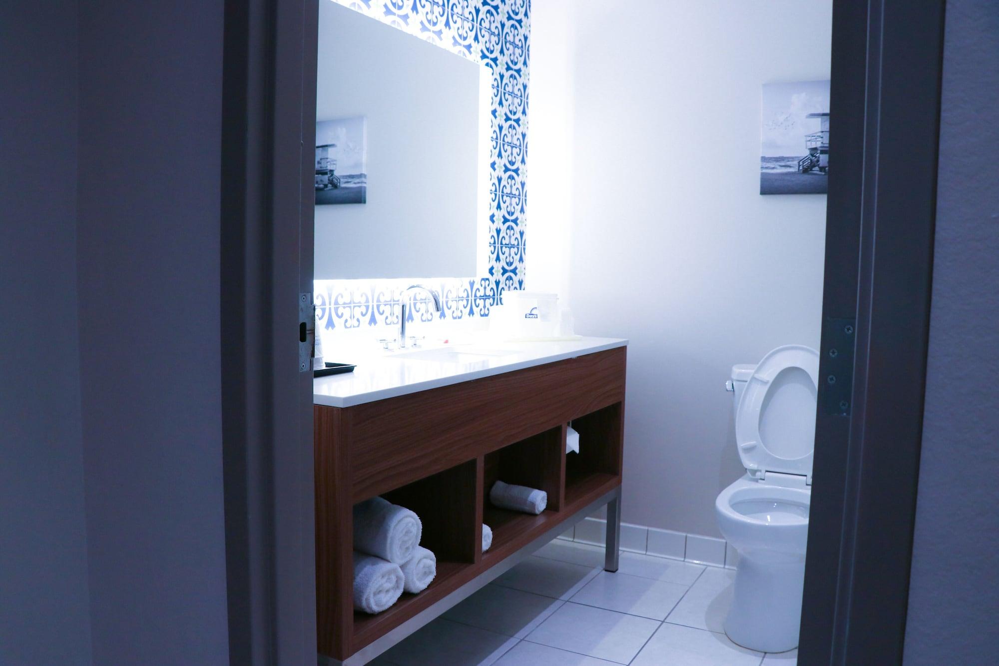 Days Inn & Suites By Wyndham Fort Myers Near Jetblue Park Buitenkant foto
