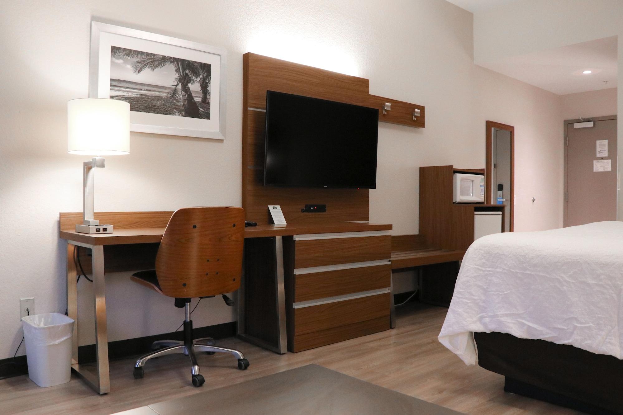 Days Inn & Suites By Wyndham Fort Myers Near Jetblue Park Buitenkant foto
