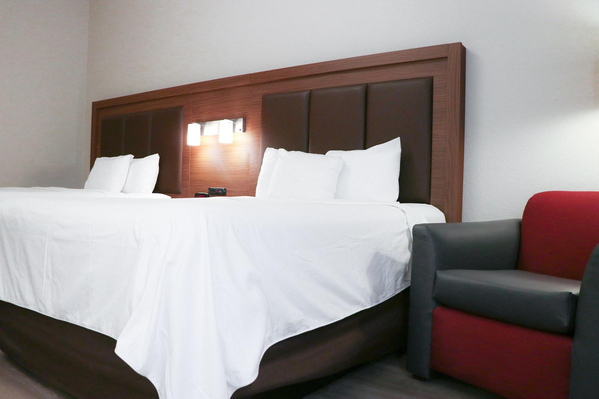Days Inn & Suites By Wyndham Fort Myers Near Jetblue Park Buitenkant foto
