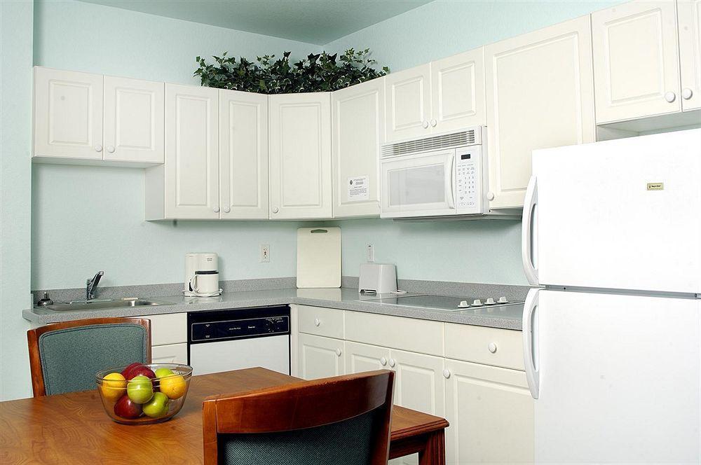 Days Inn & Suites By Wyndham Fort Myers Near Jetblue Park Kamer foto