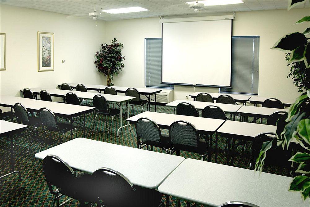 Days Inn & Suites By Wyndham Fort Myers Near Jetblue Park Buitenkant foto