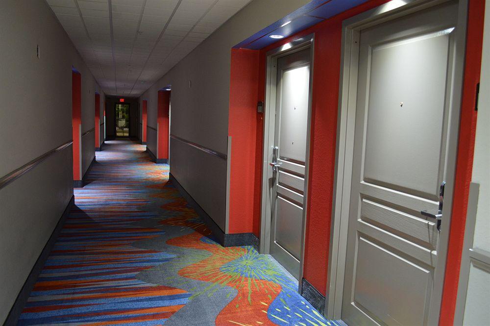 Days Inn & Suites By Wyndham Fort Myers Near Jetblue Park Buitenkant foto
