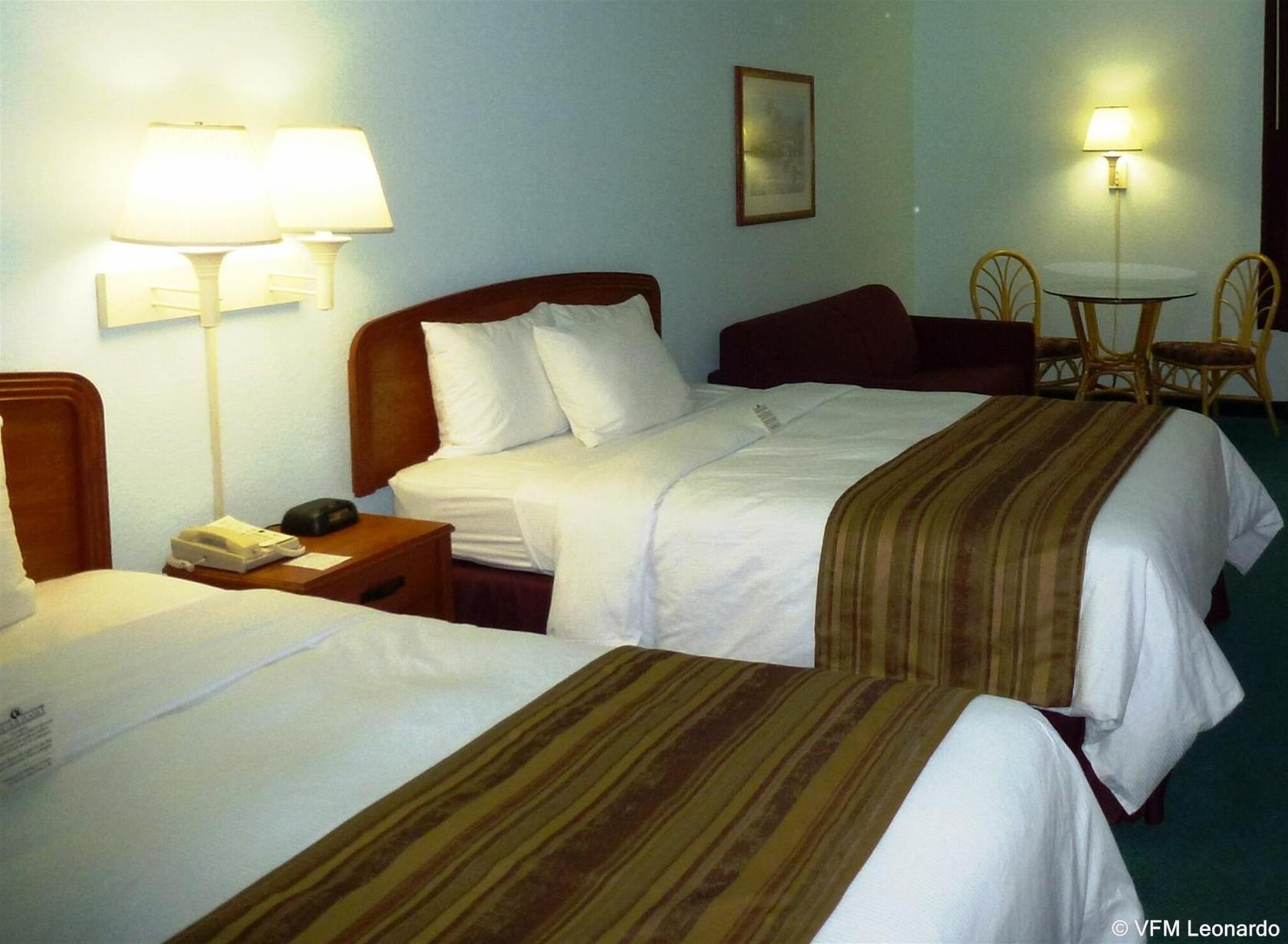 Days Inn & Suites By Wyndham Fort Myers Near Jetblue Park Buitenkant foto
